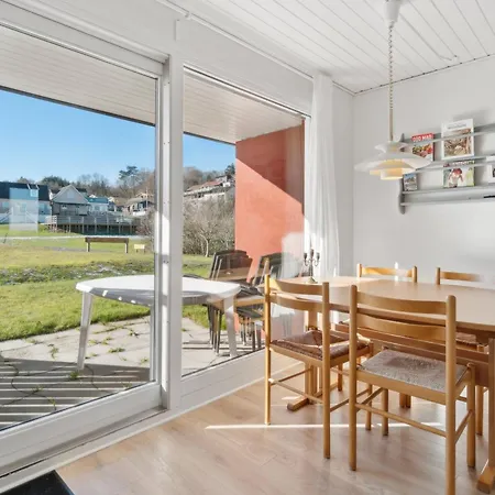 Newly Renovated Gem Near And Nature *